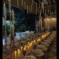 Pareja en escenario natural